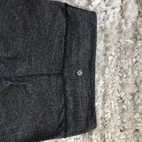 Grey Lulu lemon leggings - Picture 3 of 3